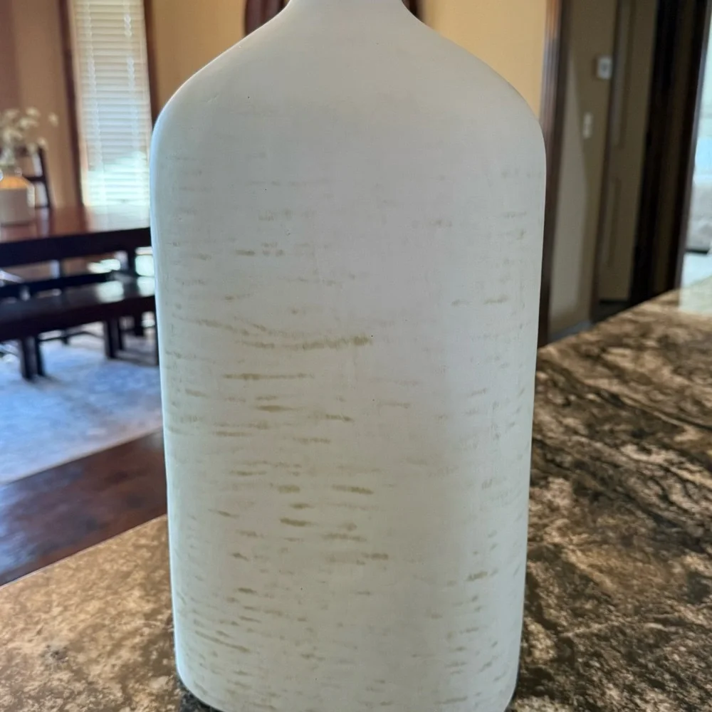 Large hearth & hand vase. Excellent condition. - Picture 2 of 4
